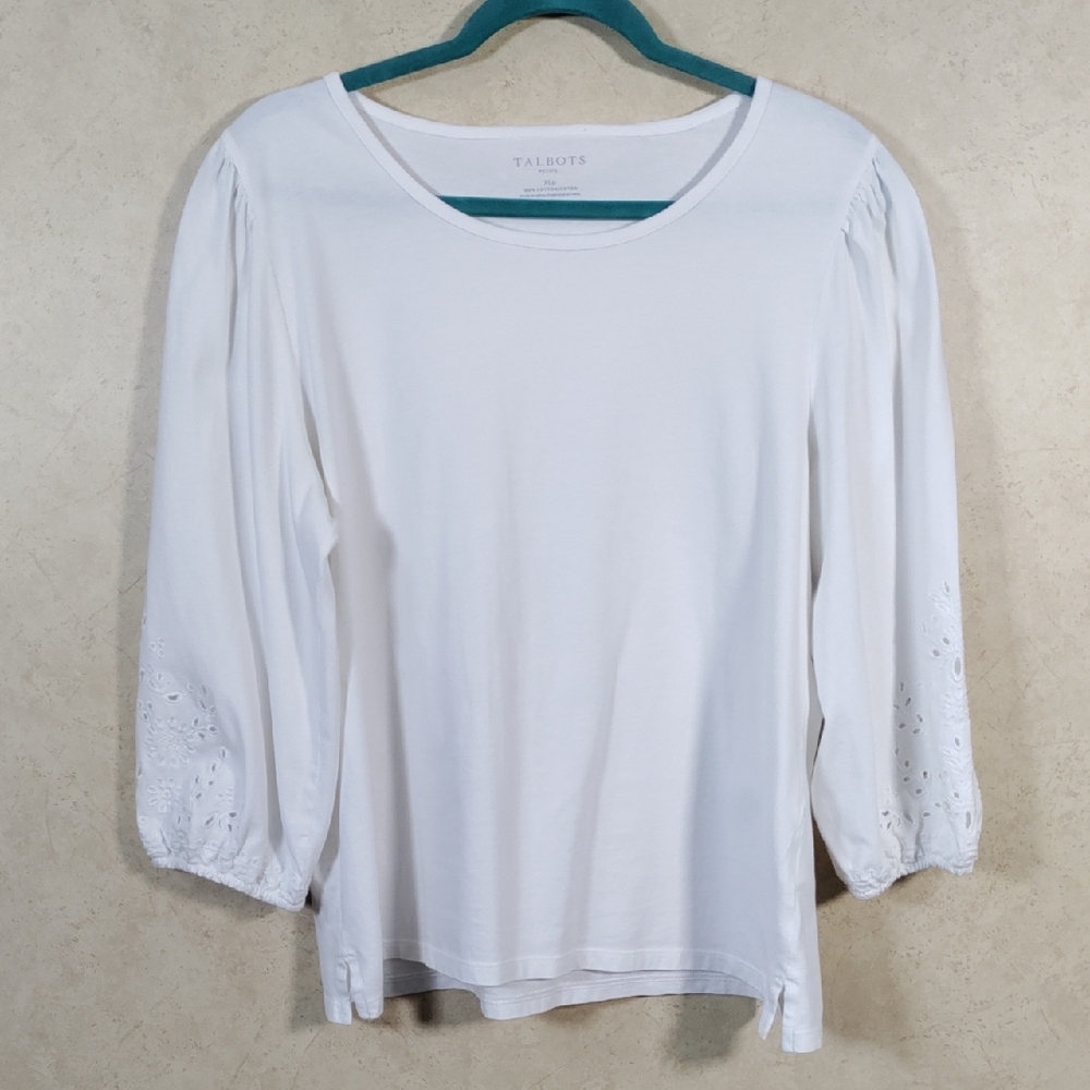 H167 Talbots white knit top with puffy eyelet sleeves PXL